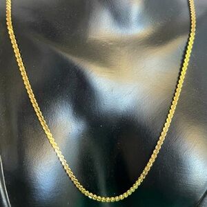 Gold tone unmarked serpentine chain necklace